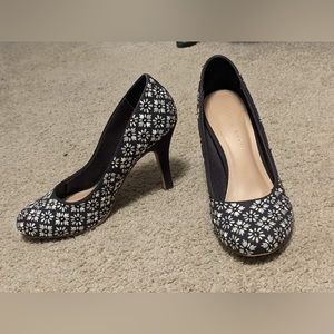 Embroidered blue heels | VGUC!